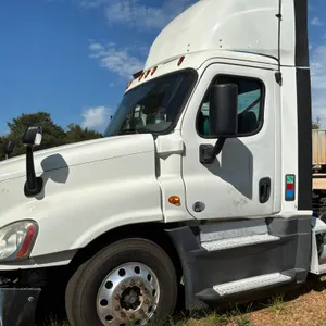 2015 FREIGHTLINER CASCADIA CA125 TANDEM AXLE DAY CAB TRUCK TRACTOR VIN: 1FUJGEDV8FLGF0843