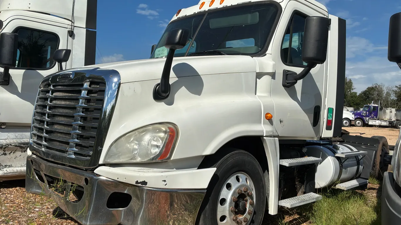 2014 FREIGHTLINER CASCADIA CA125 TA TANDEM AXLE DAY CAB TRUCK TRACTOR VIN: 1FUJGEDV9ELFY7691