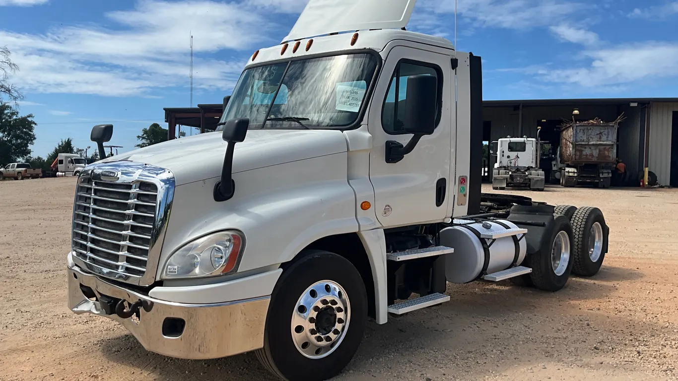 2015 FREIGHTLINER CASCADIA CA125 TANDEM AXLE DAY CAB TRUCK TRACTOR VIN: 3AKJGEDV2FSGL6722