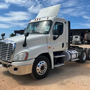 2015 FREIGHTLINER CASCADIA CA125 TANDEM AXLE DAY CAB TRUCK TRACTOR VIN: 3AKJGEDV2FSGL6722