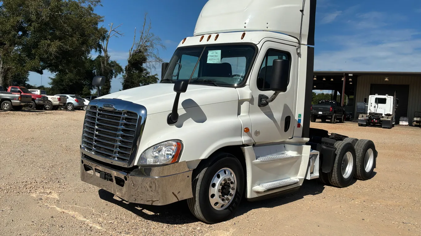 2015 FREIGHTLINER CASCADIA CA125 TANDEM AXLE DAY CAB TRUCK TRACTOR VIN: 1FUJGEDV3FLGF3763