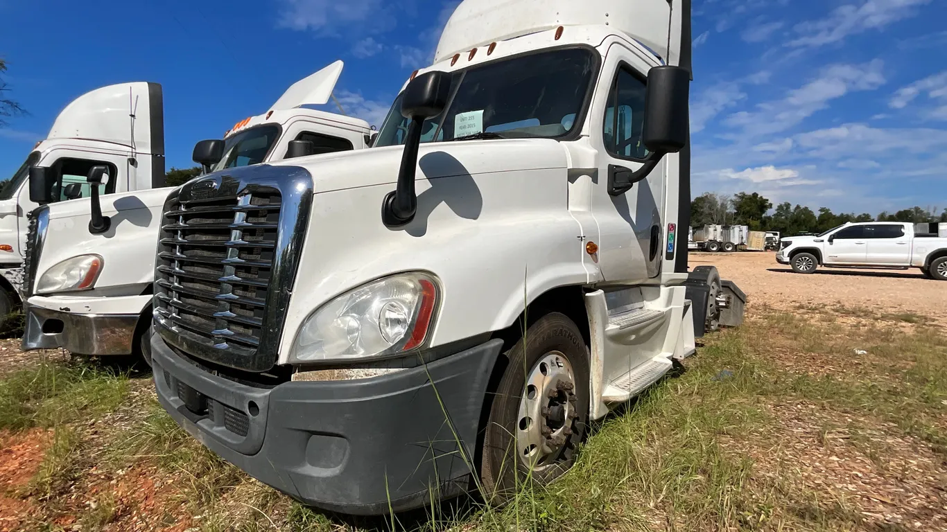 2015 FREIGHTLINER CASCADIA CA125 TANDEM AXLE DAY CAB TRUCK TRACTOR VIN: 1FUJGEDV2FLGC8398