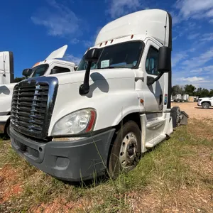 2015 FREIGHTLINER CASCADIA CA125 TANDEM AXLE DAY CAB TRUCK TRACTOR VIN: 1FUJGEDV2FLGC8398