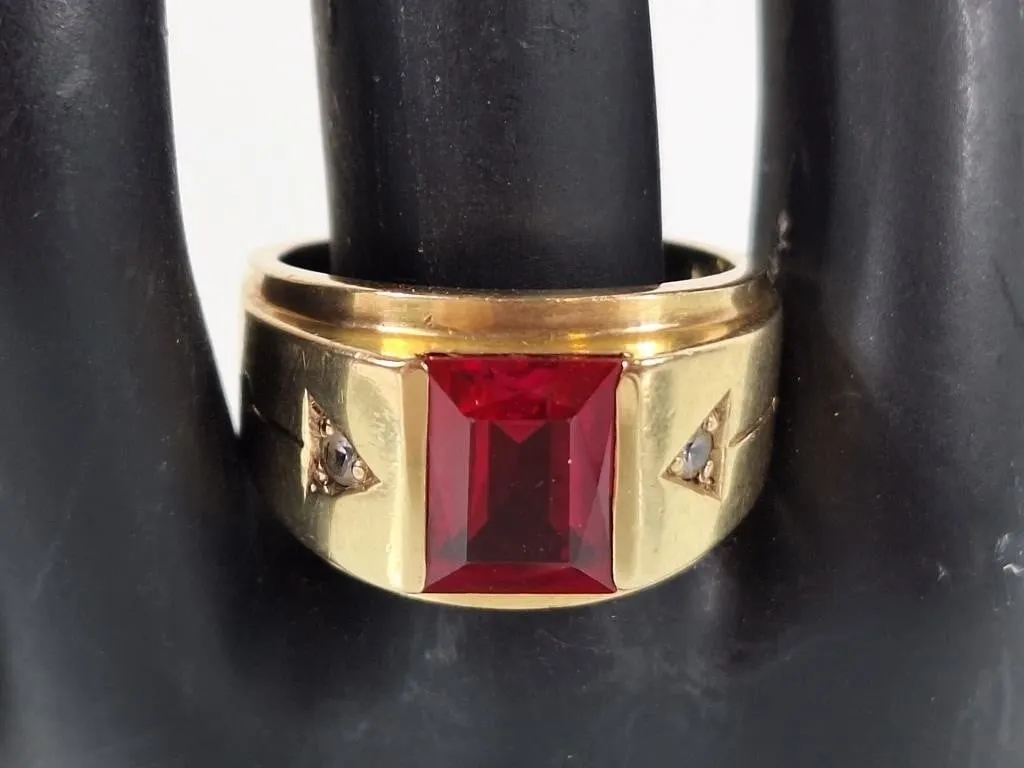 10K Ring with 2 diamonds and Gemstone. Size 9.5