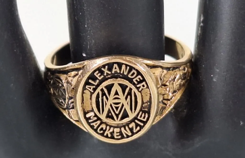 10K 1989 Alexander Mckenzie Ring. Size 9.5