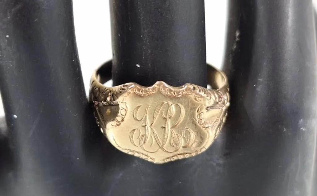 14K Signet Ring. Size 9.5