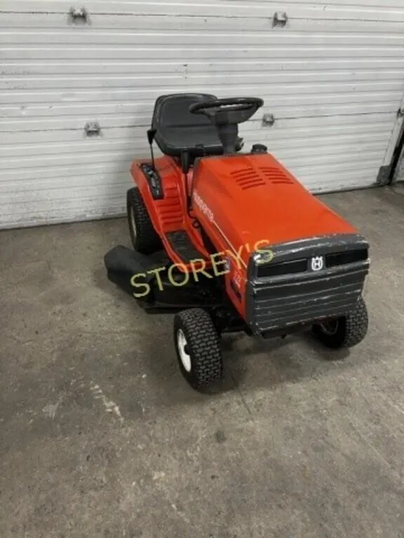 Husqvarna LT 112 Riding Lawn Mower - Elec. Start
