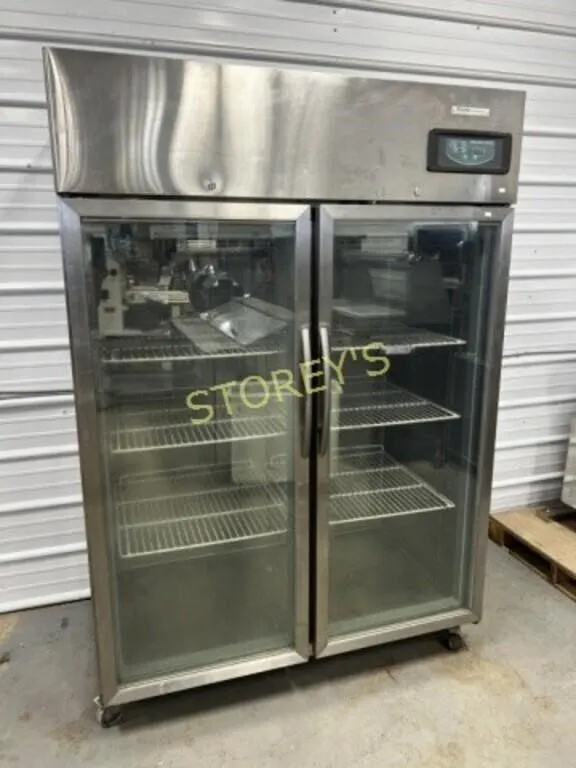 Igloo 2dr Upright Glass Freezer on Wheels