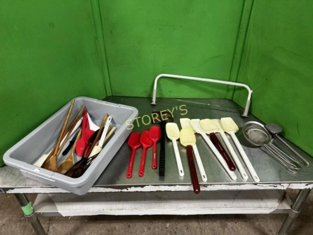 Tote w/ Asst Utensils