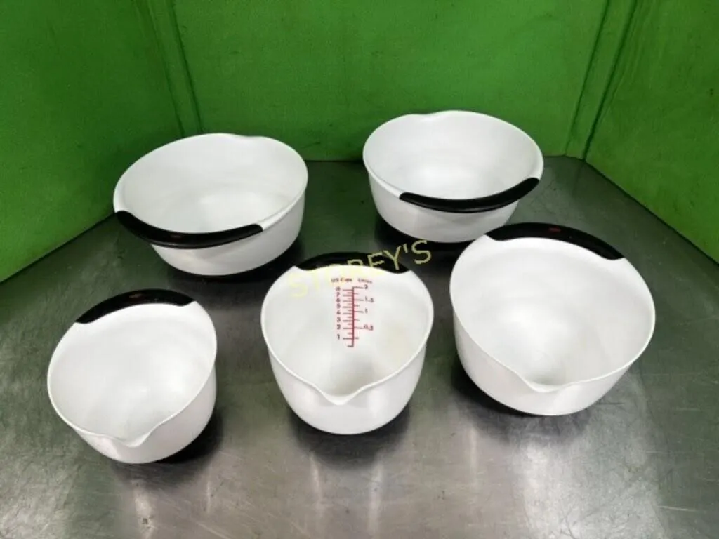 4 White Mixing Bowls