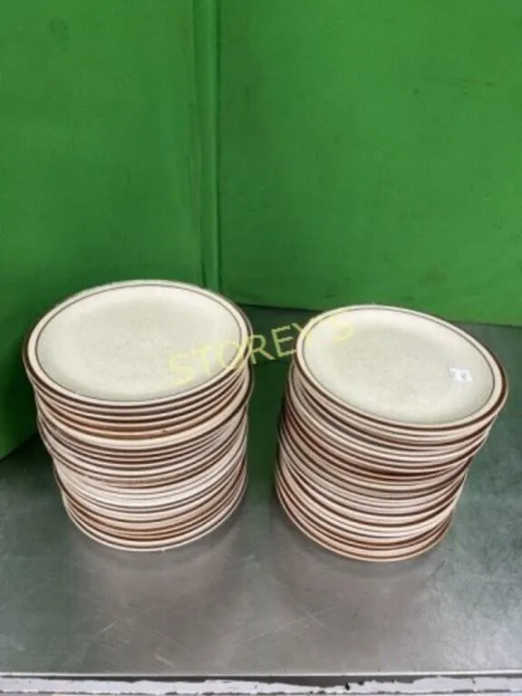 APPROX. 40 DINNER PLATES ~9.5"