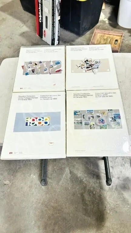 4 souvenir stamps of Canada books