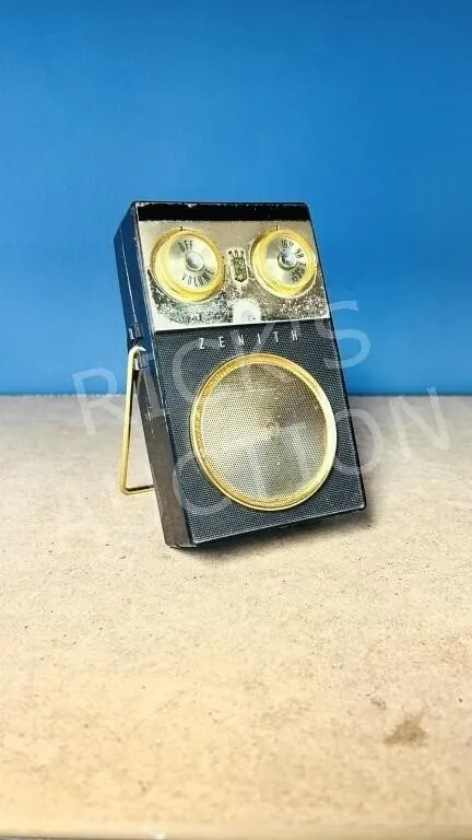 Zenith 8 transistor portable radio
