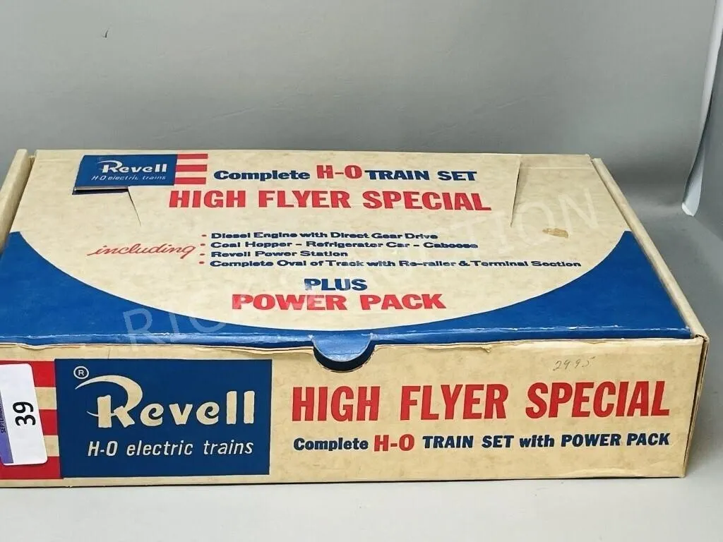 Revell train set w/ orig box - no transformer
