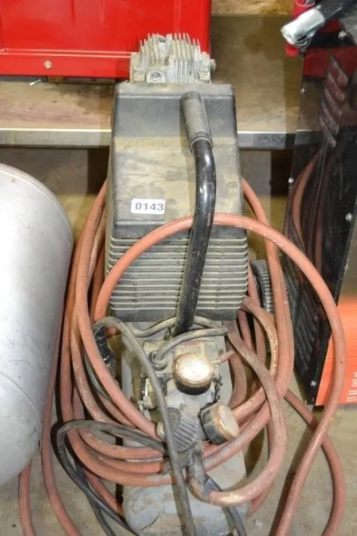 Air compressor c/w hose