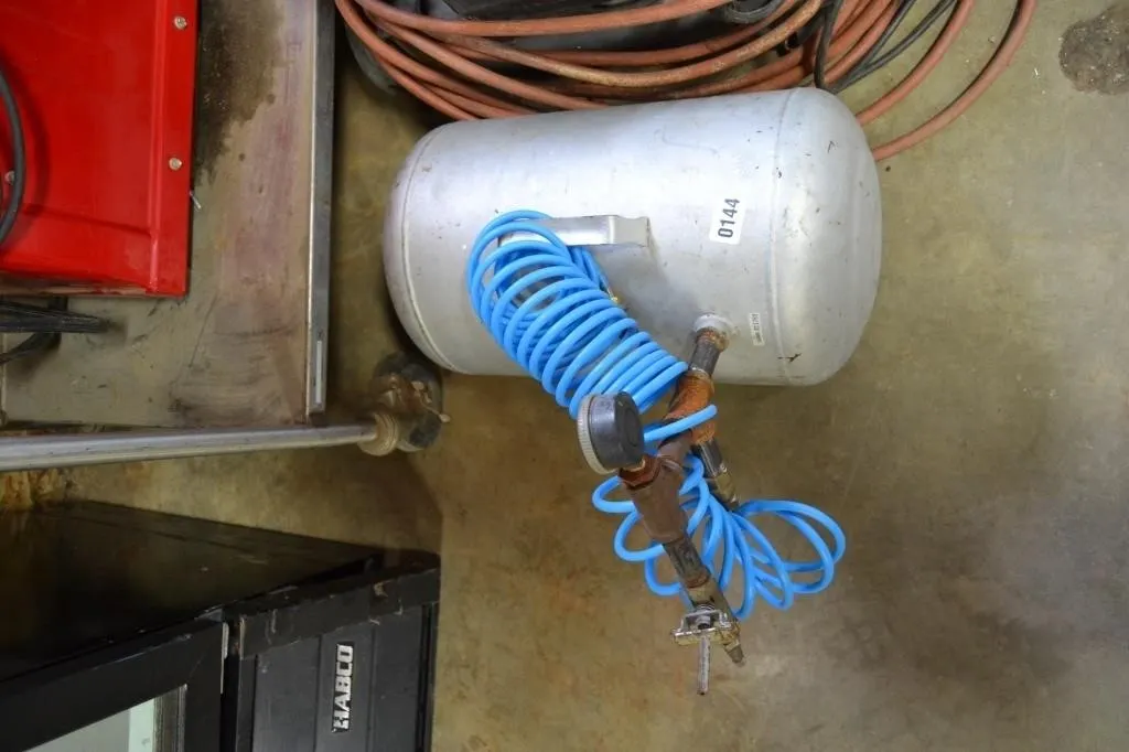 Portable Air Tank c/w hose