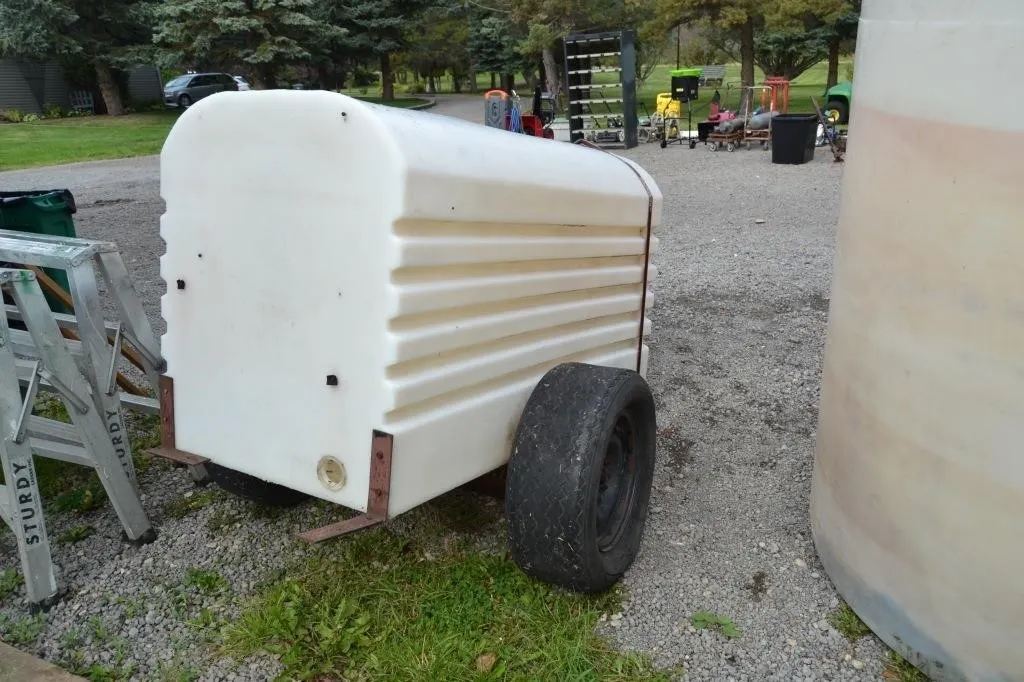 Mobile water tank
