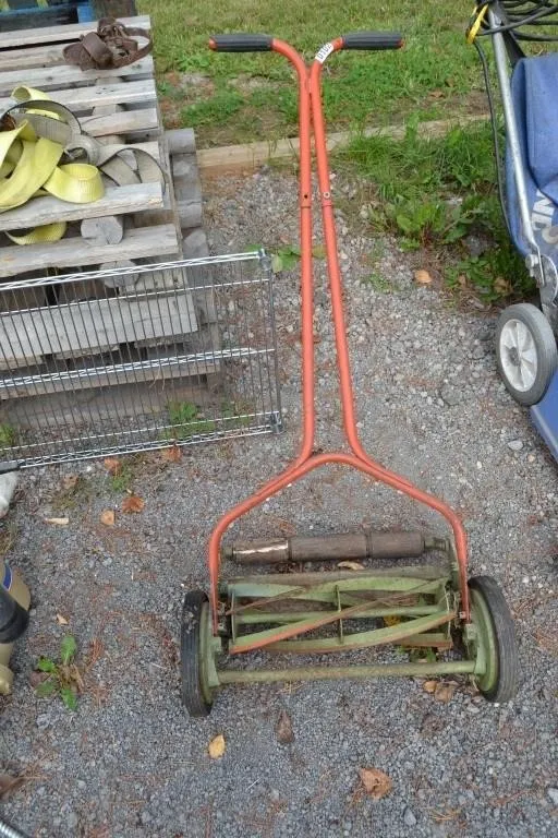 Hand push lawn mower