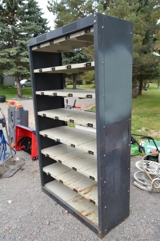 Metal storage unit
