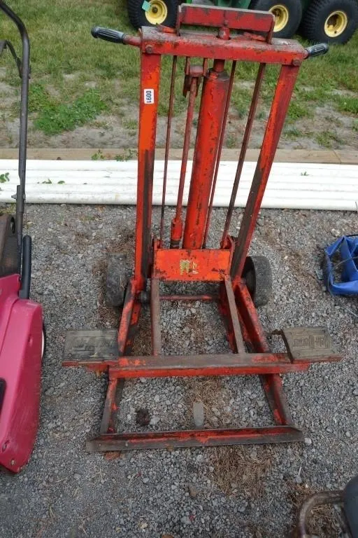 Hydraulic automotive jack