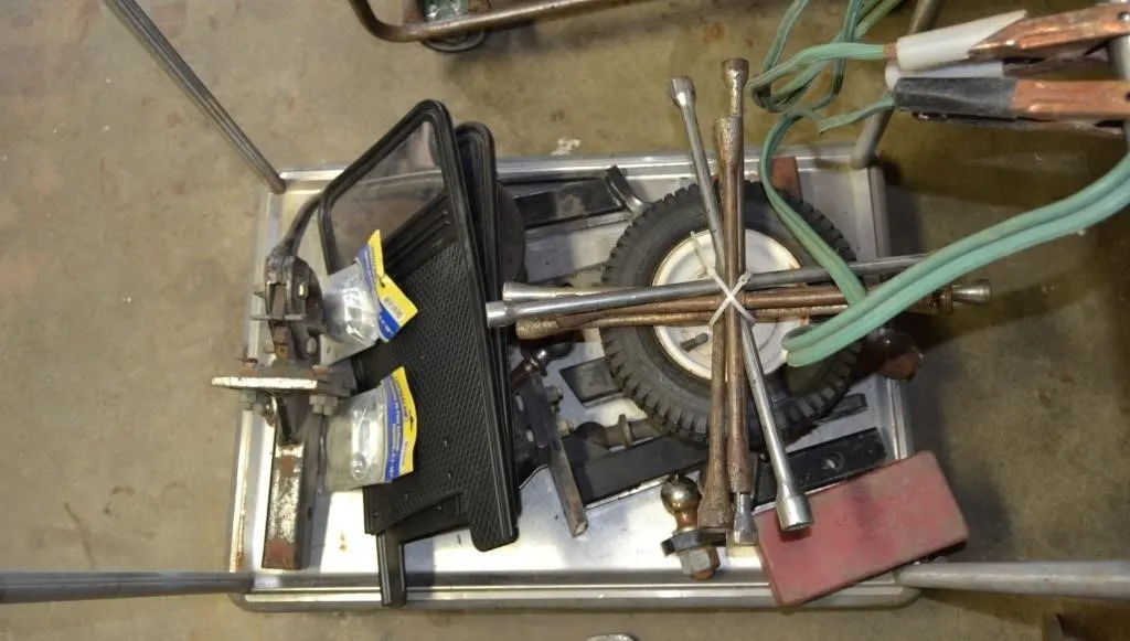 Cart with pindle hitch assortments, ball hitch,