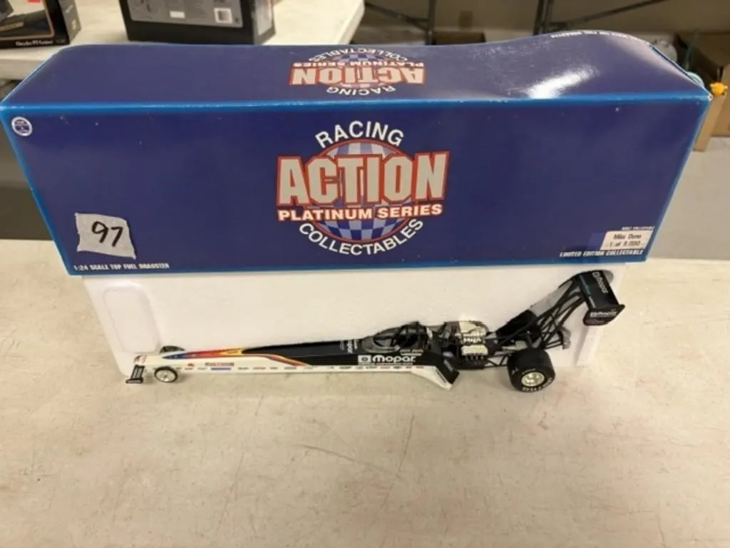 1:24 SCALE TOP FUEL DRAGSTER MIKE DUNN