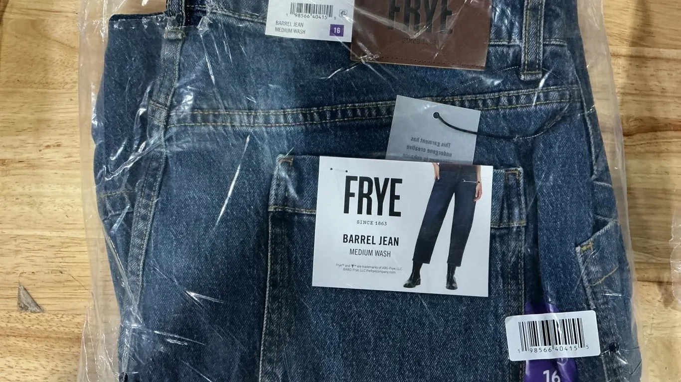 Frye Barrel Jean Womens Size 16 Medium Wash