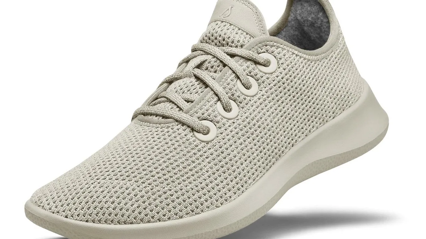 Allbirds Womens Tree Runner Sneakers Wheat Size 8