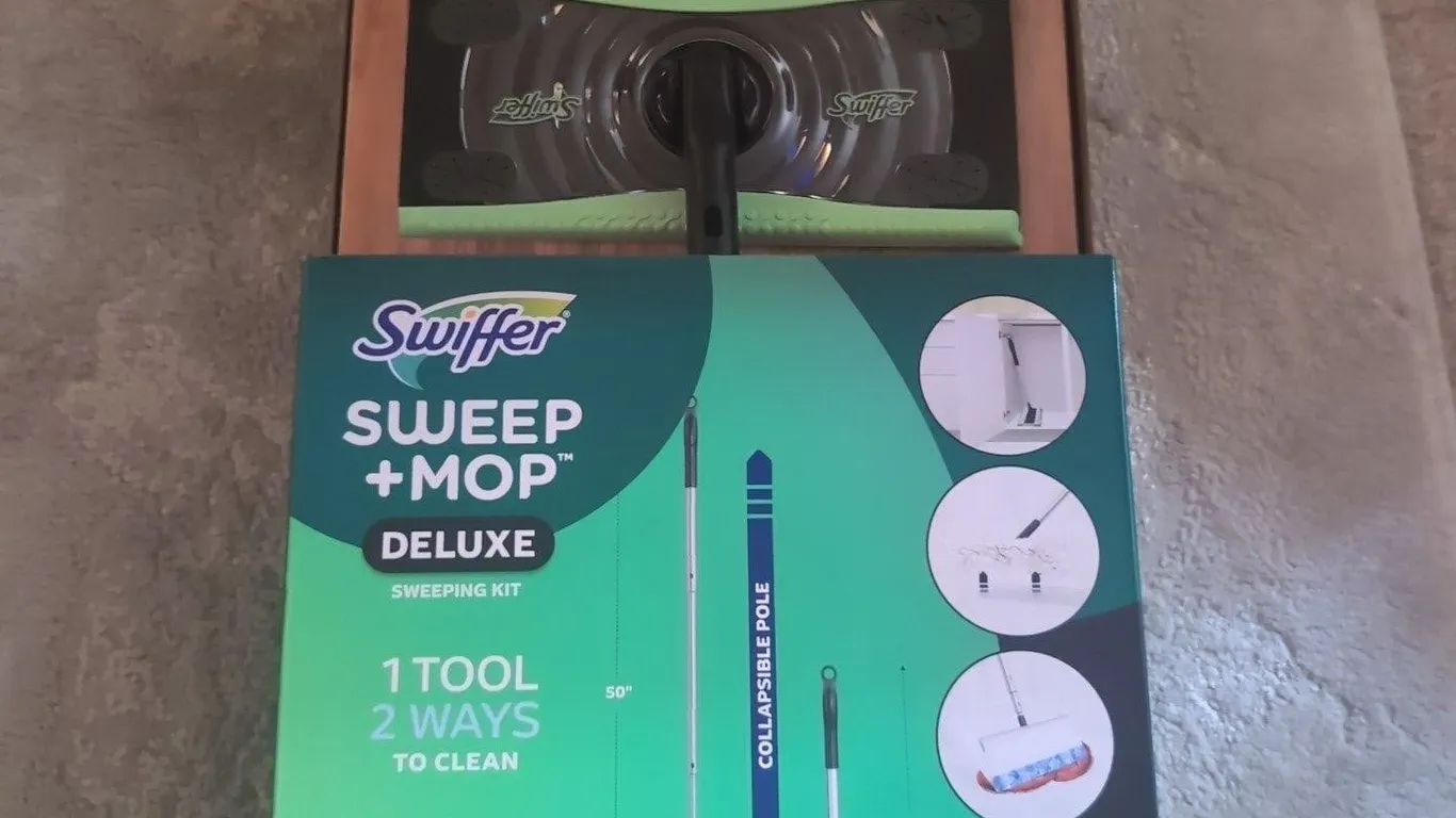 Swiffer Sweep Mop Deluxe Kit 30ct Refills
