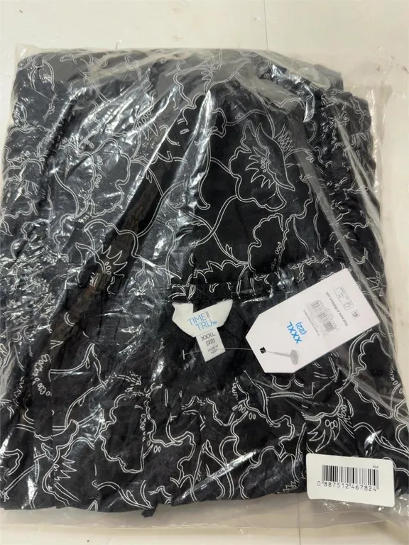 Time and Tru Flutter Dress Black Floral Size 22