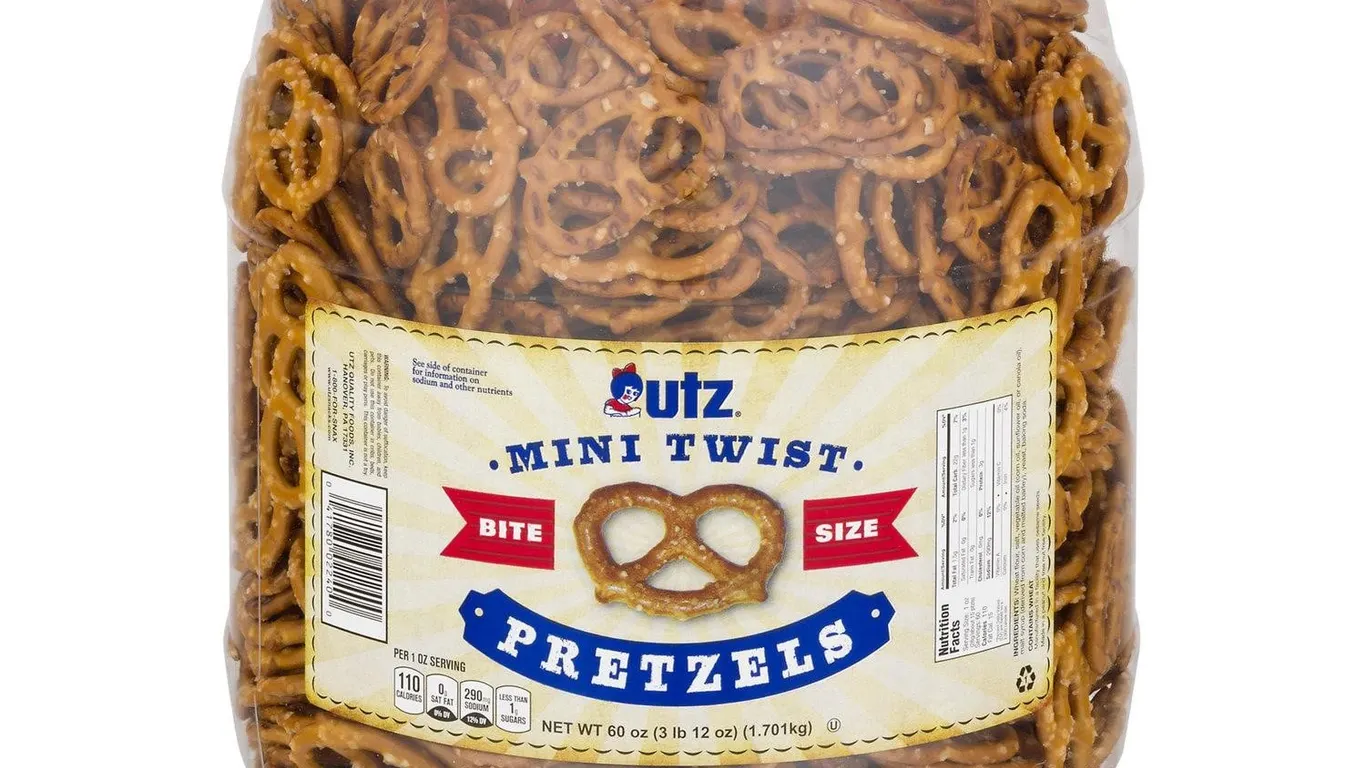 Utz Bite Size Pretzels 60 Oz Barrel