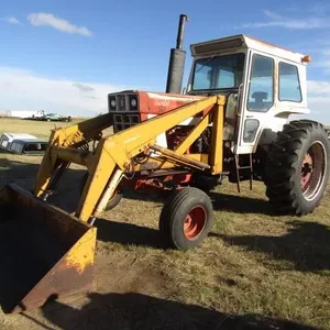 International Harvester 1066 loader Tractor