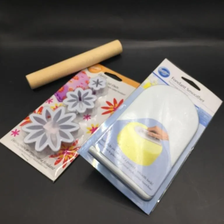New Fondant Roller, Smoother and Icing Flower Mold