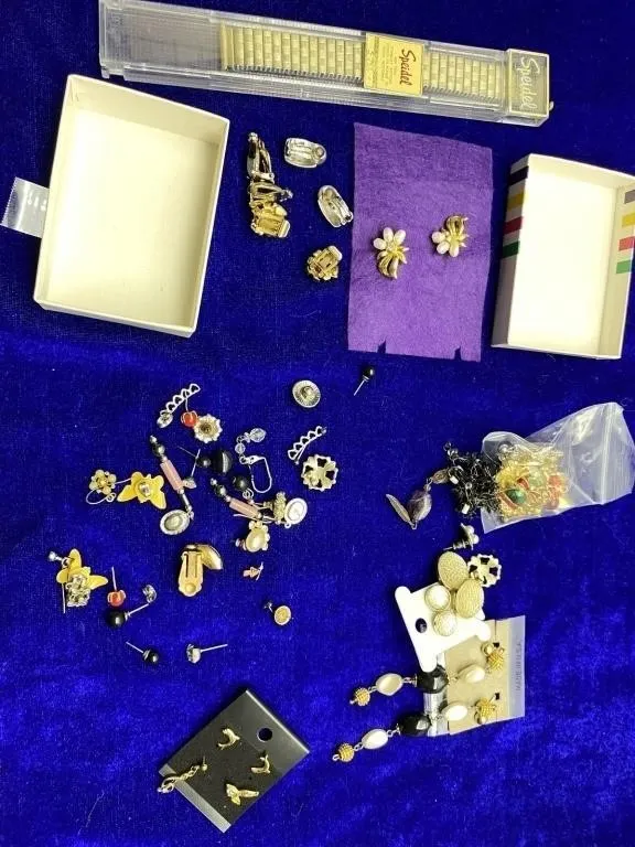 Vintage costume jewelry lot: earrings, watch band