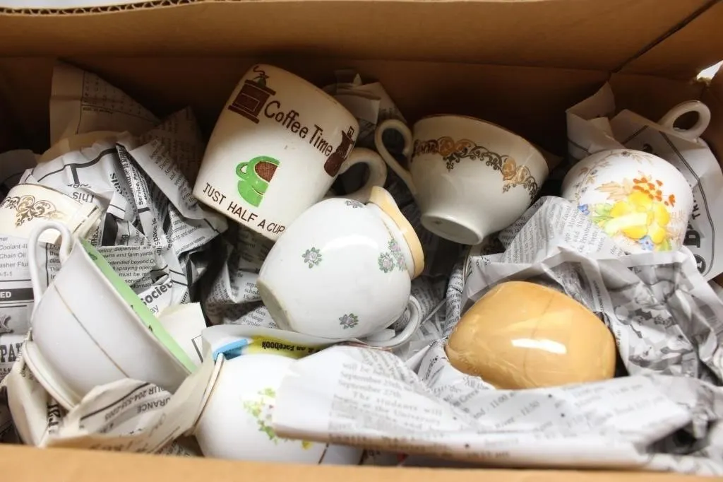 Box of Assorted Teacups & Mugs