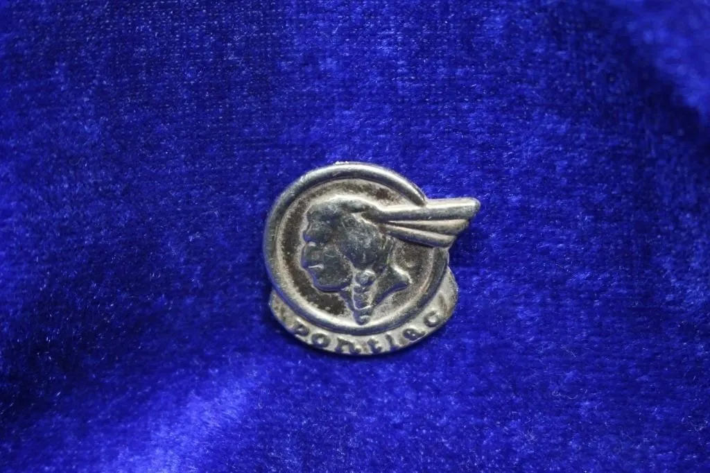Pontiac Pin & Small Tire Ashtray Lot