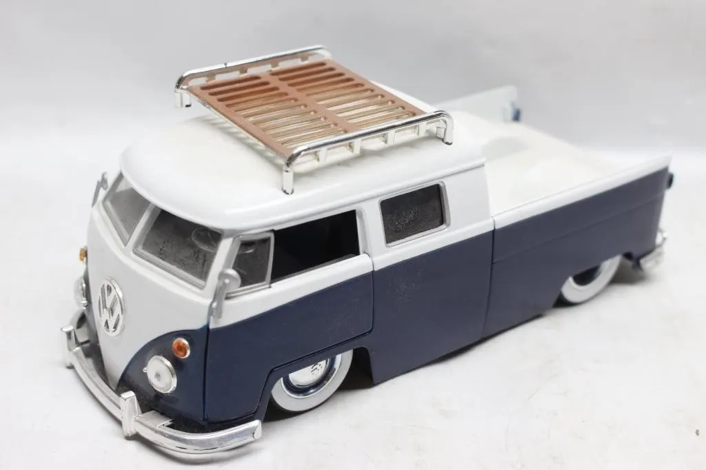 Jada Toys 1/24 1963 VW Bus Truck Diecast Model