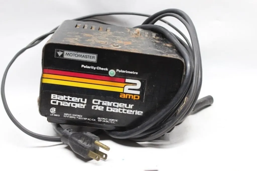 Motomaster 2 Amp Battery Charger with Clamps