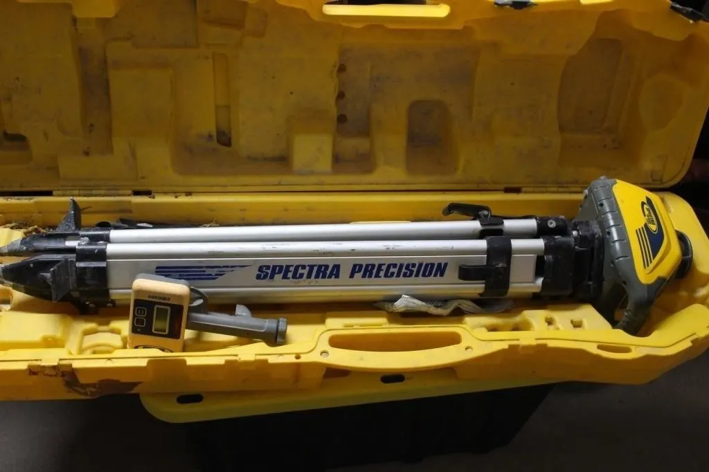 Spectra Precision LL100N Laser Level w/ Tripod