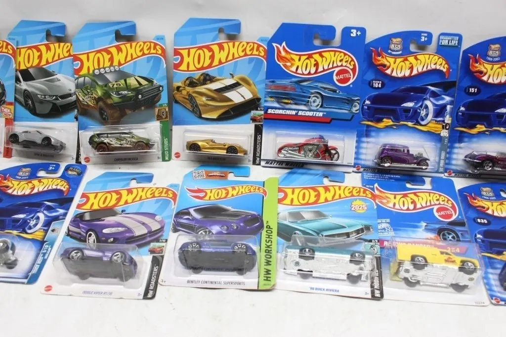 Lot of 15+ Hot Wheels Diecast Cars, Carded