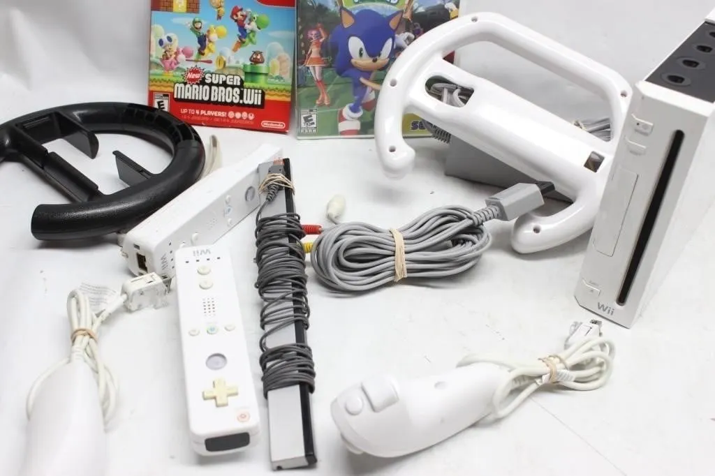 Nintendo Wii Console Bundle w/ Games & Accessories