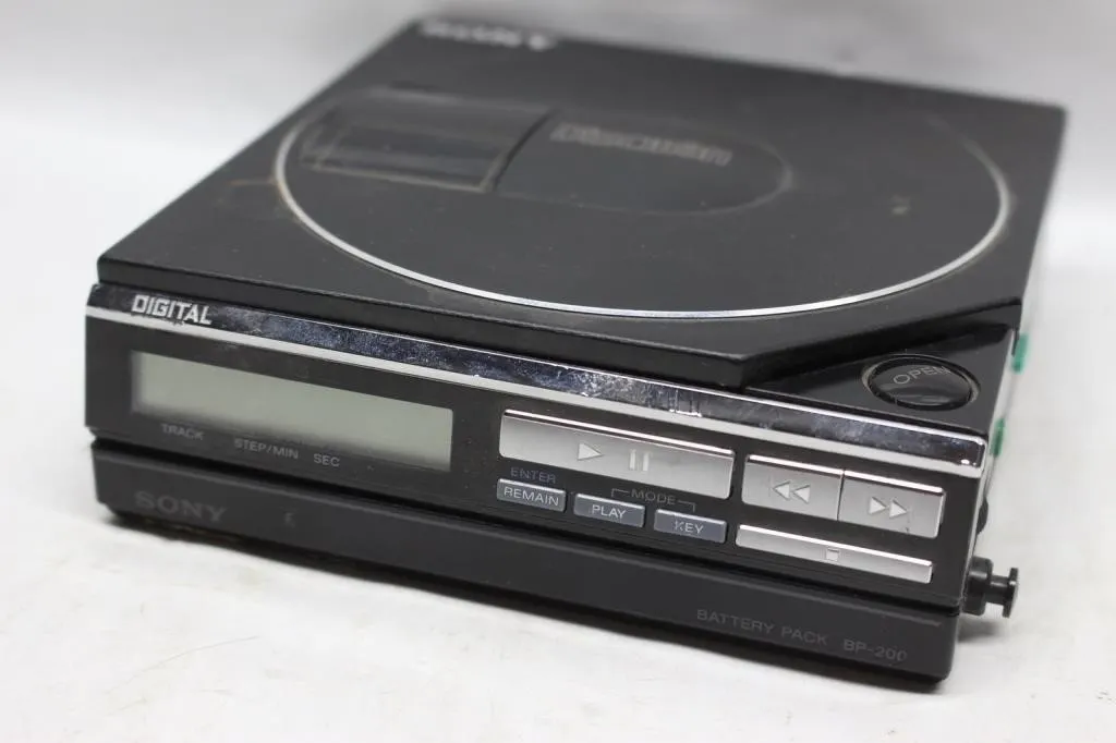 Sony Discman D-7 Portable CD Player w/ BP-200