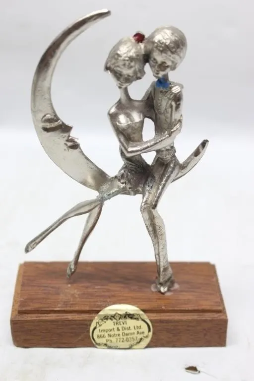 Trevi Silvertone Couple on Moon Figurine, Wood
