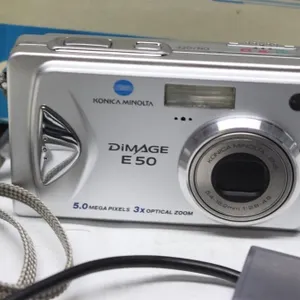 Konica Minolta DiMage E50 Digital Camera with Box