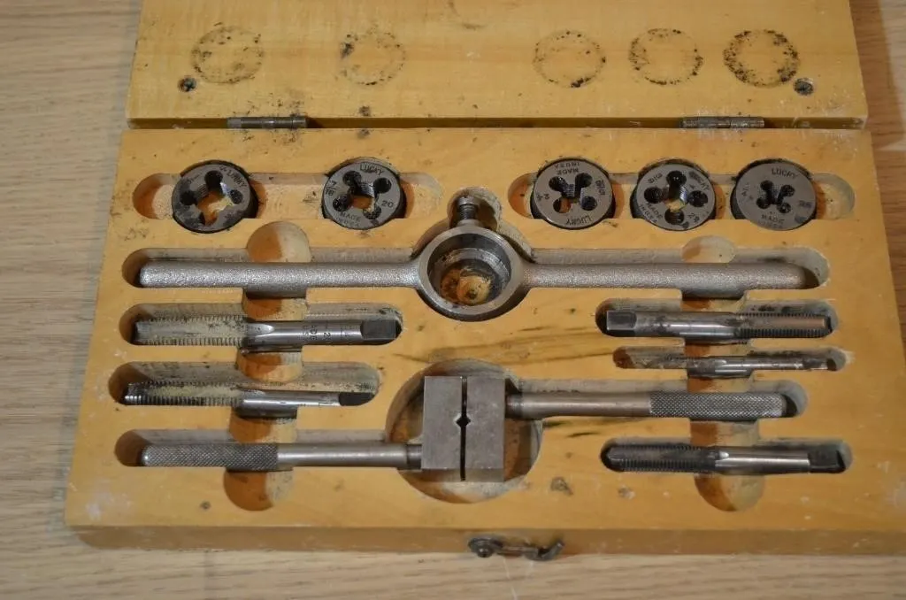 Vintage "Lucky" brand tap and die set it's