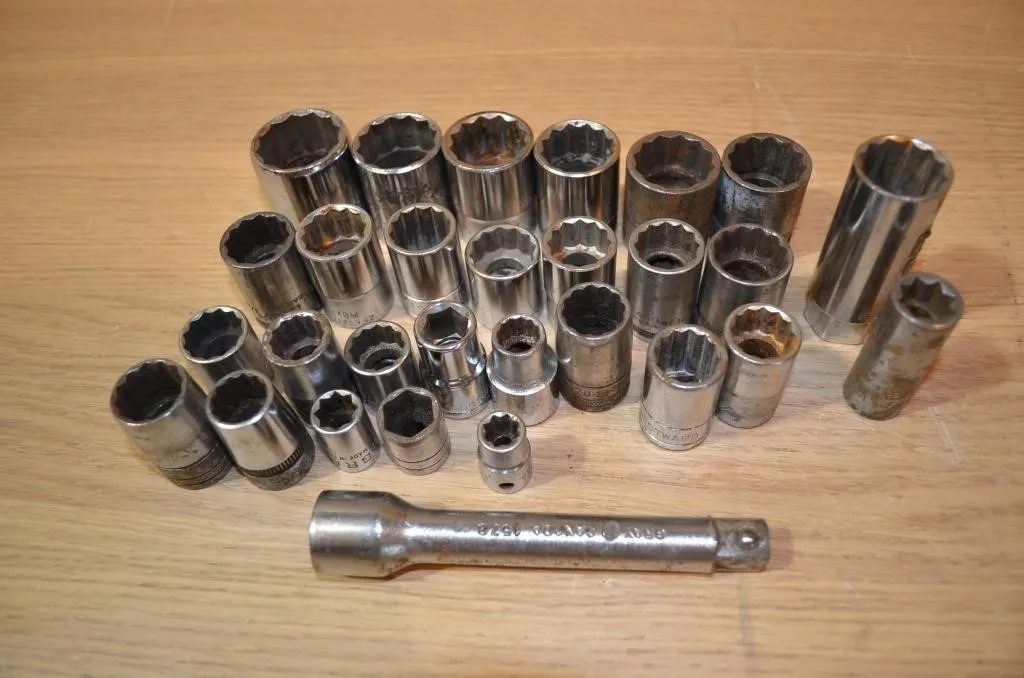Mixed lot of various standard and deep sockets in