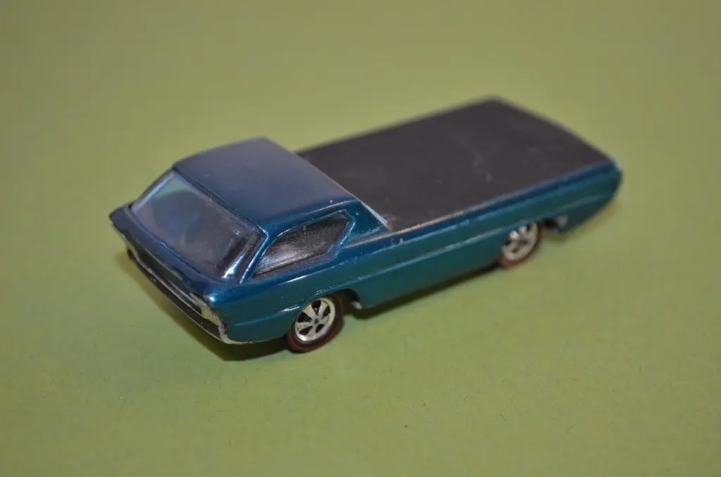 Hot Wheels Redline Deora Car 1967 Purple Made In