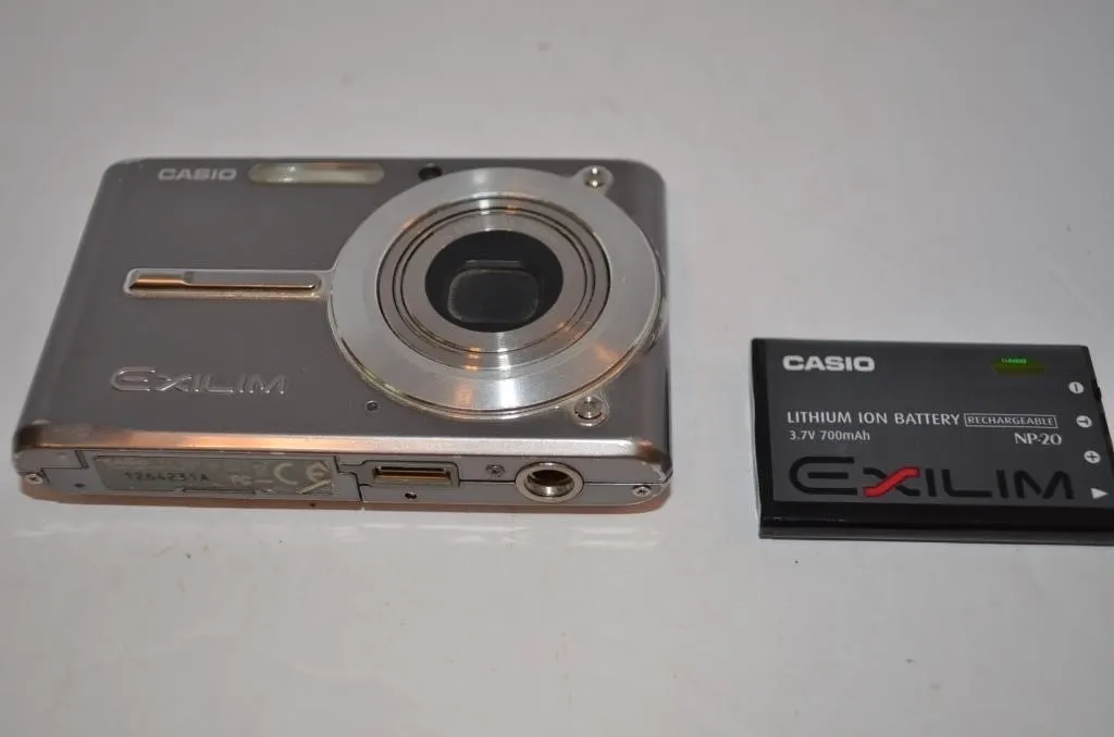 Casio Exilim EX-S500, a slim and compact digital