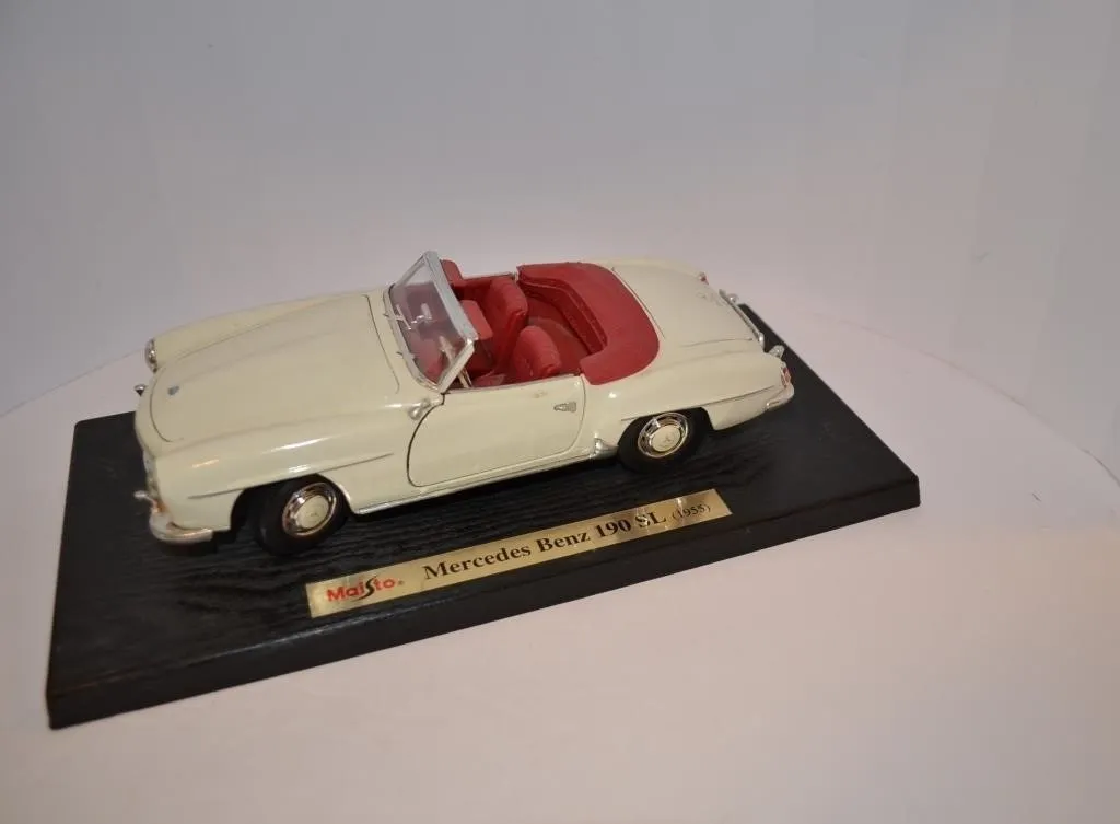 1:18 scale 1955 Mercedes-Benz 190 SL diecast model