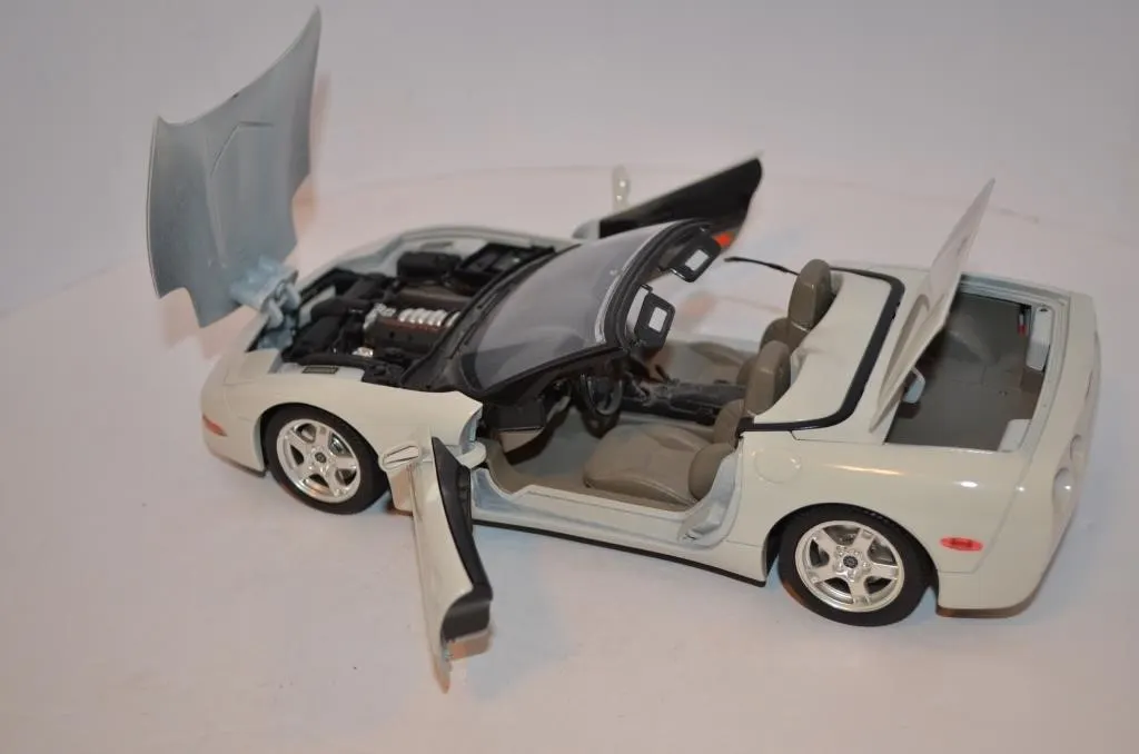 Vintage Bburago 1/18 Scale 1997 Chevrolet Corvette